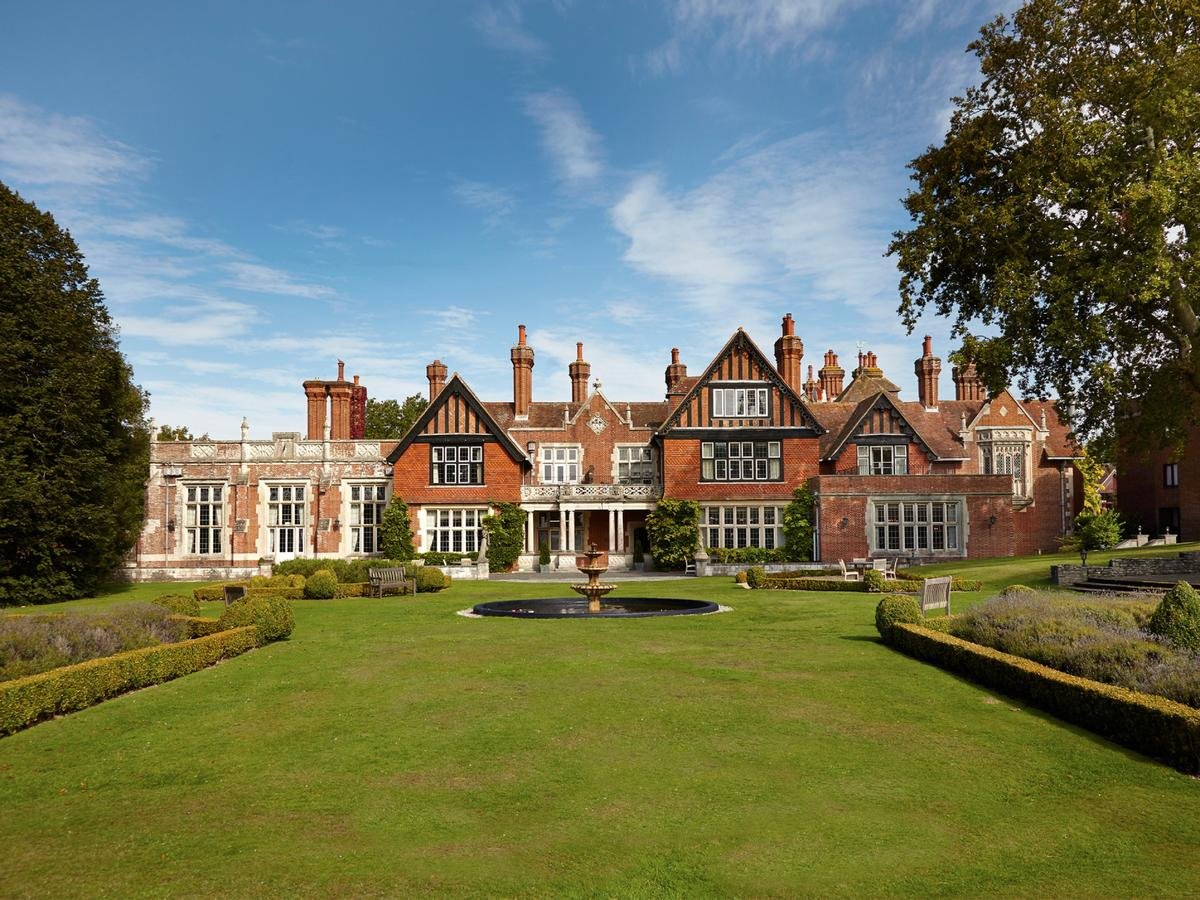 Macdonald Elmers Court resort England